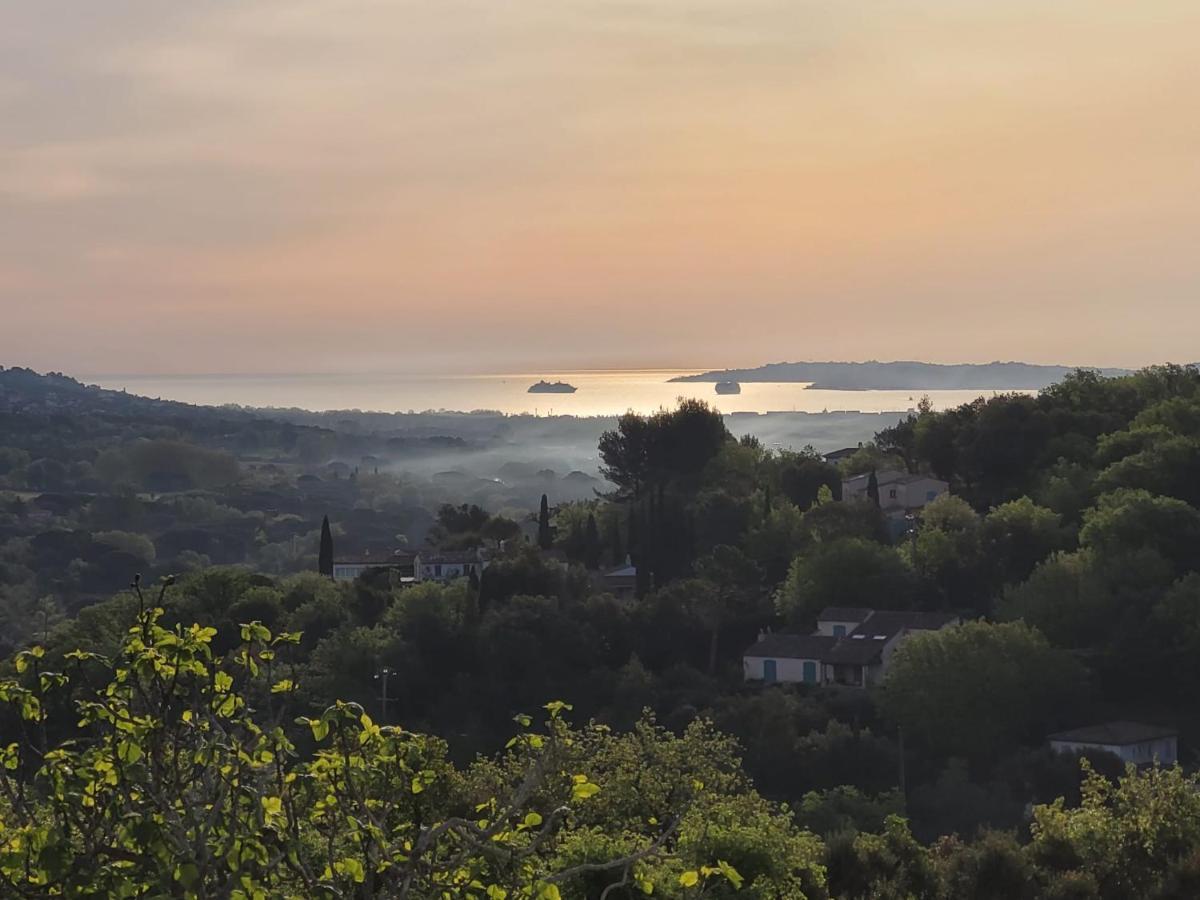 Le Mas Saint Michel Grimaud Acomodação com café da manhã Exterior foto